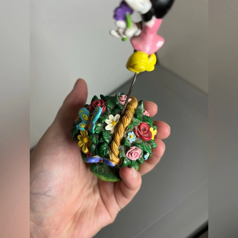 Disney VTG Park Minnie Mouse Colorful Spring Floral Scene Picture Photo Holder